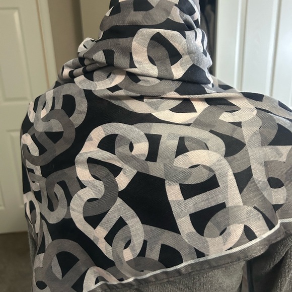 Small Scarf Chain Link Style - Picture 2 of 2